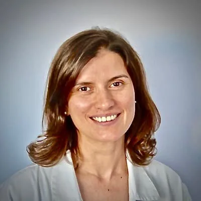 Dra. Dália Meira — Oftalmologista na Clinoftal