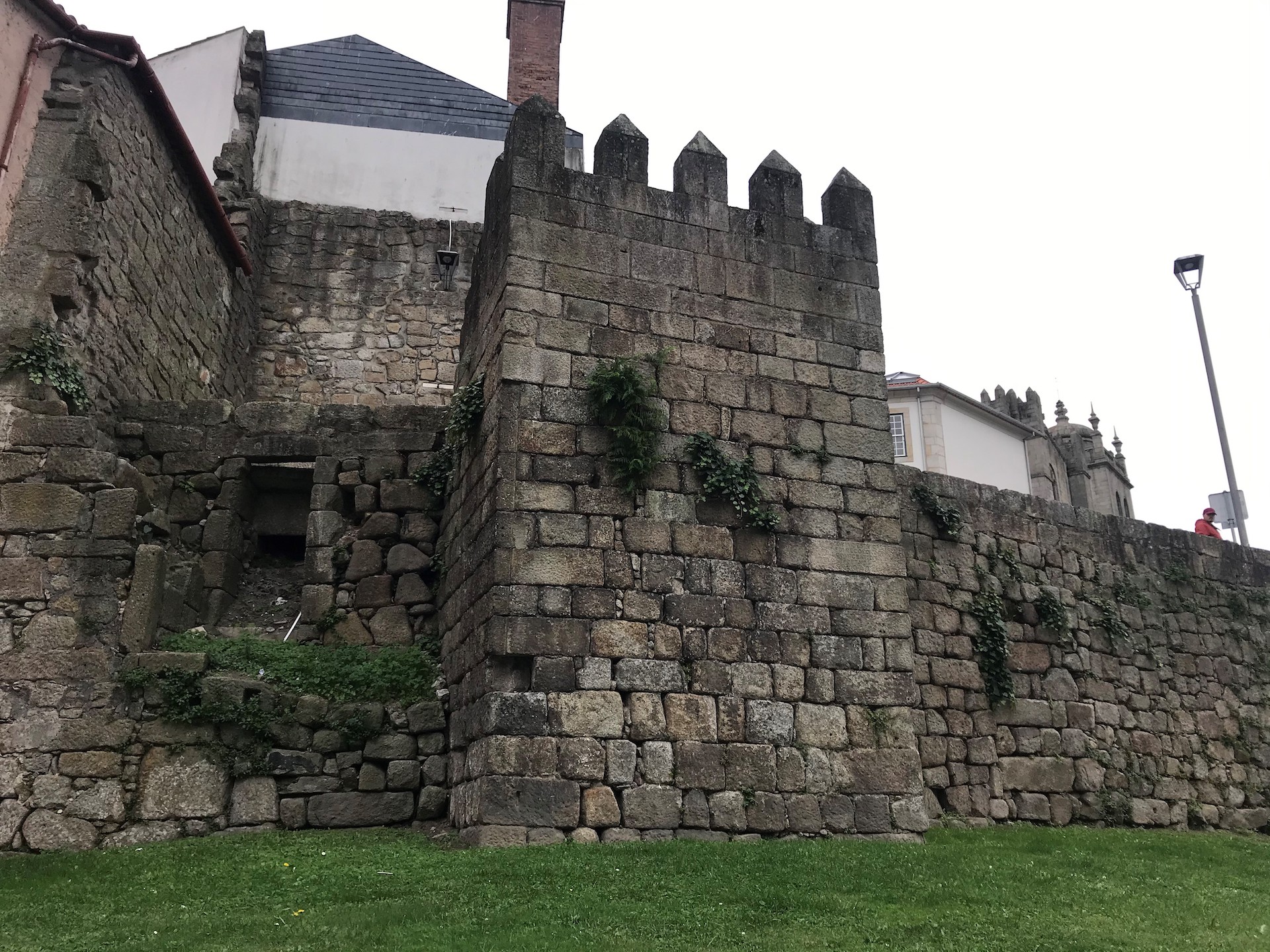 7 Muralha Sueva medieval ou Cerca Velha