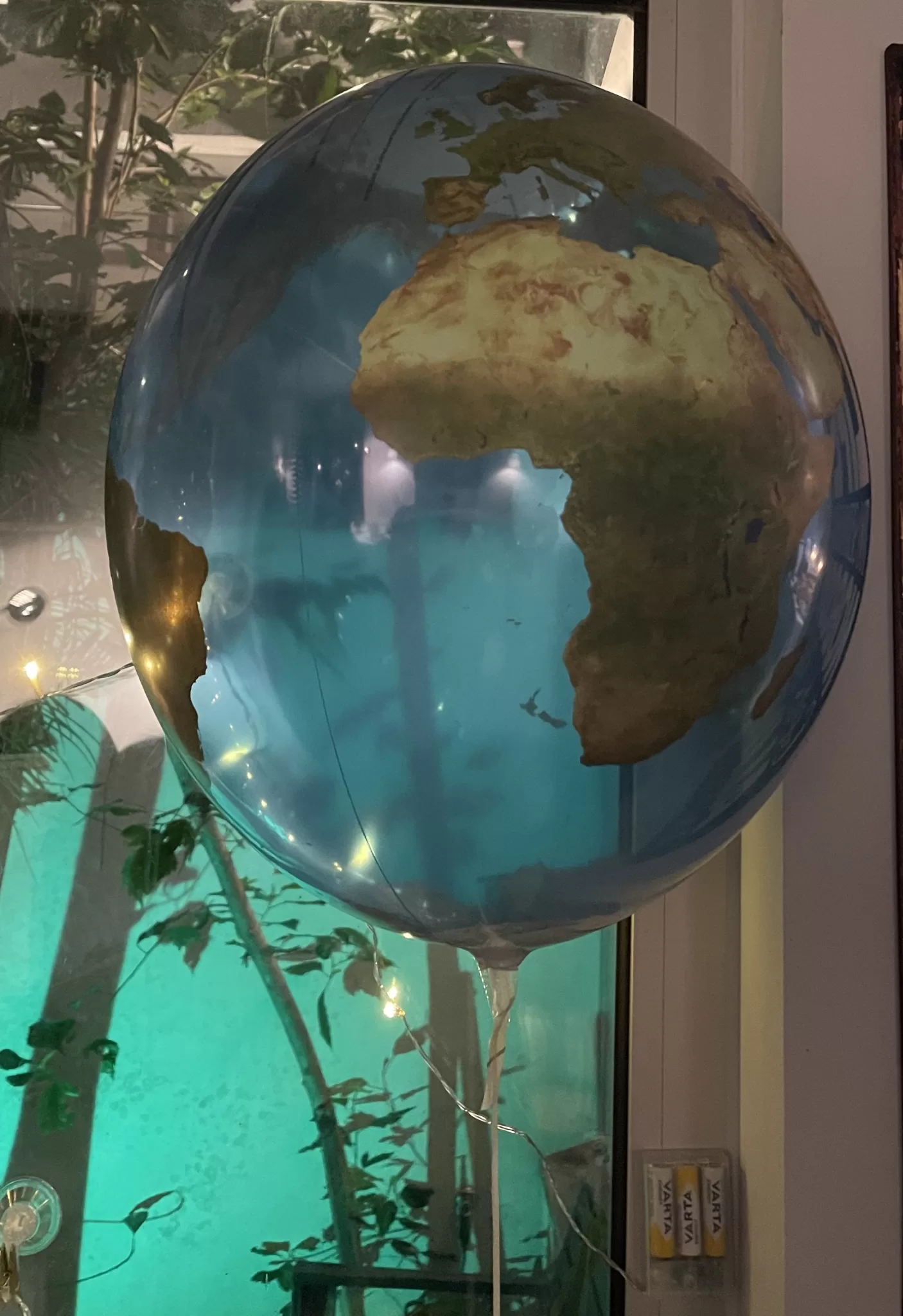 Figura 6 Balao terrestre se insuflado com uma folha de papel em redor verticalmente faz uma projecao cilindrica