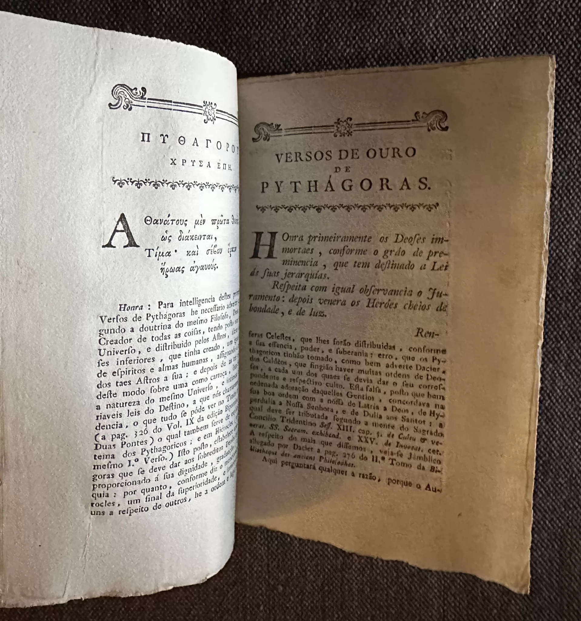 Os Versos são um conjunto de preceitos éticos e morais atribuídos a Pitágoras ou seus seguidores